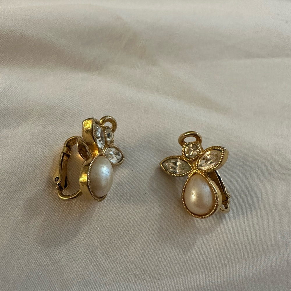 Vintage Pearl Clip On Earrings